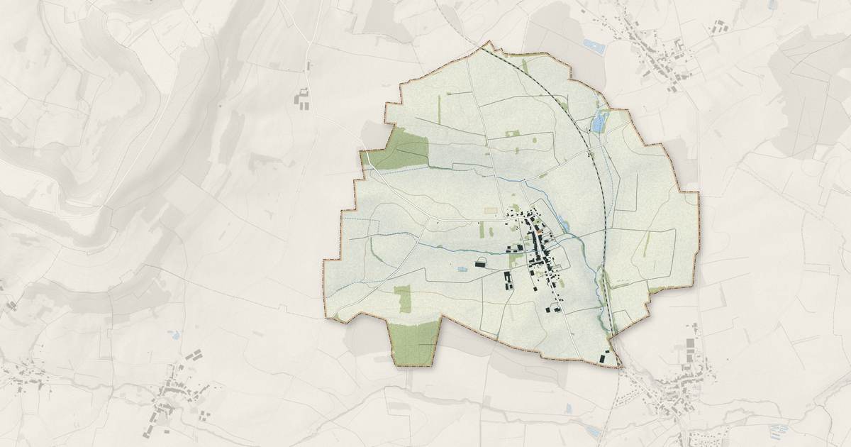 Portrait cartographique de Housséville : relief, eau, forêts, bâti et voies, calculés à partir des données de l'IGN