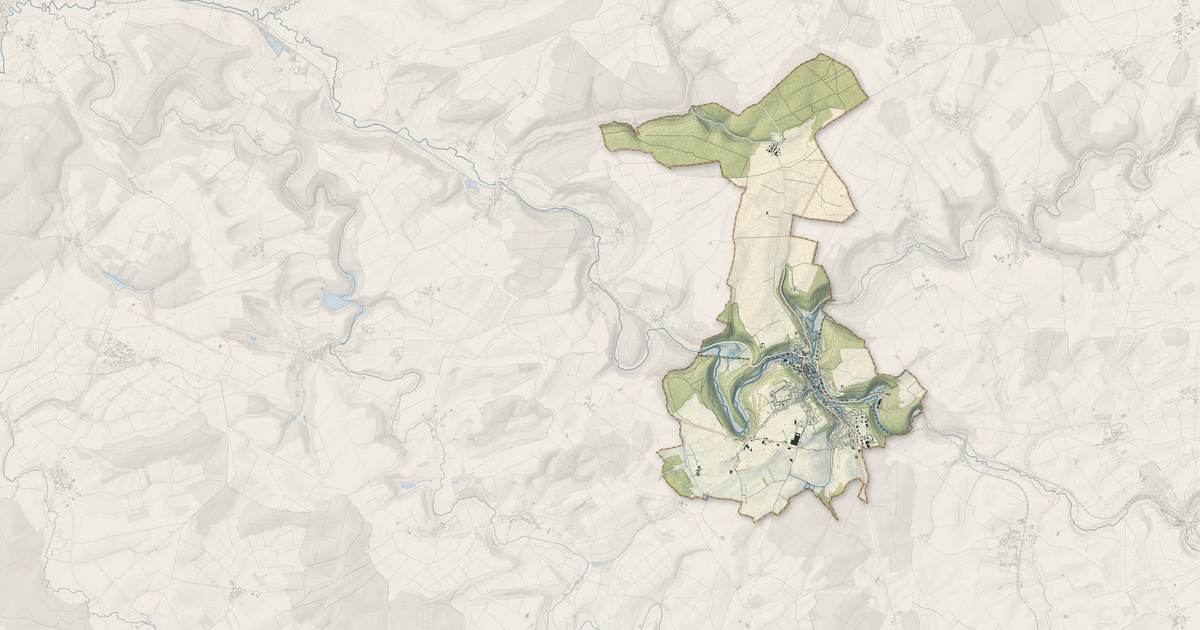 Portrait cartographique de Longuyon : relief, eau, forêts, bâti et voies, calculés à partir des données de l'IGN