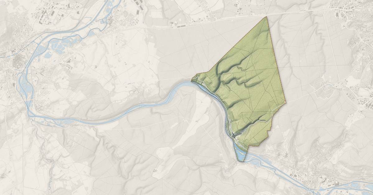 Portrait cartographique de Maron : relief, eau, forêts, bâti et voies, calculés à partir des données de l'IGN