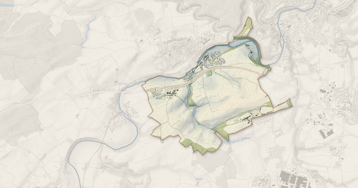 Portrait cartographique de Moineville : relief, eau, forêts, bâti et voies, calculés à partir des données de l'IGN
