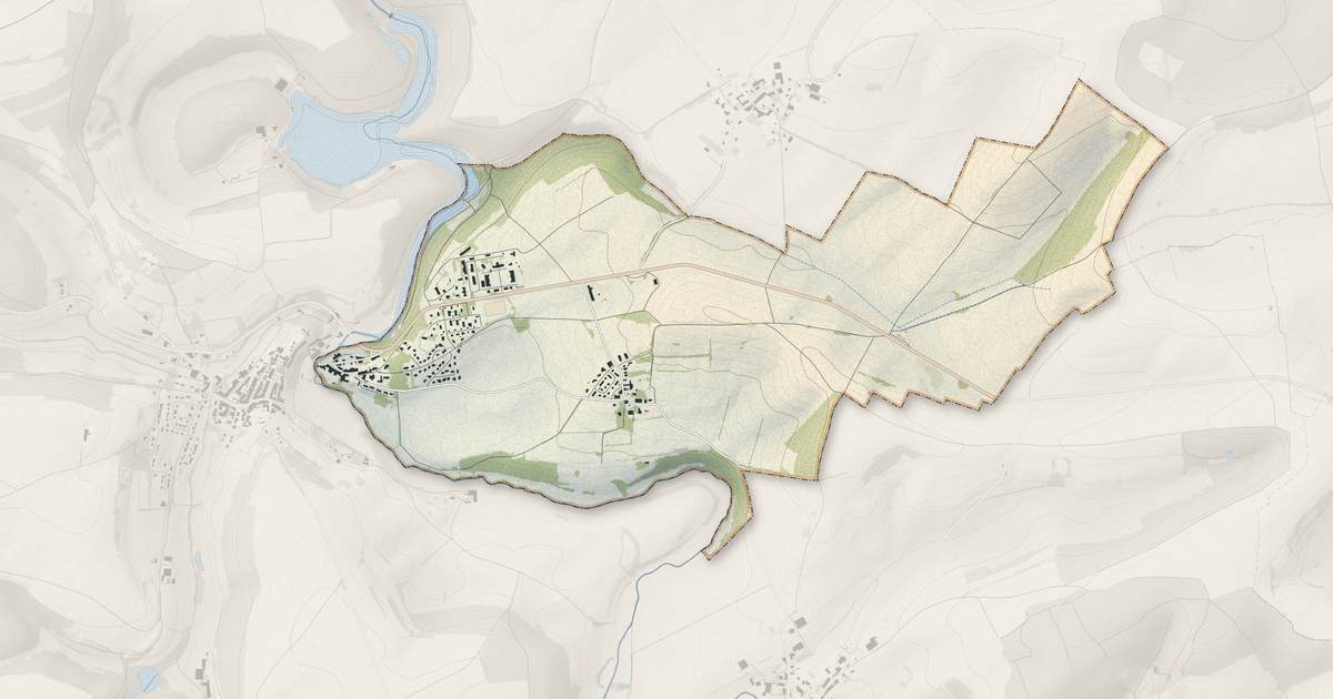 Portrait cartographique de Saint-Jean-lès-Longuyon : relief, eau, forêts, bâti et voies, calculés à partir des données de l'IGN