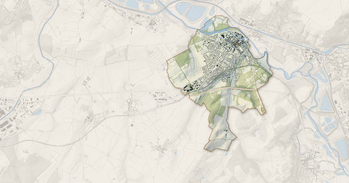 Portrait cartographique de Saint-Nicolas-de-Port : relief, eau, forêts, bâti et voies, calculés à partir des données de l'IGN