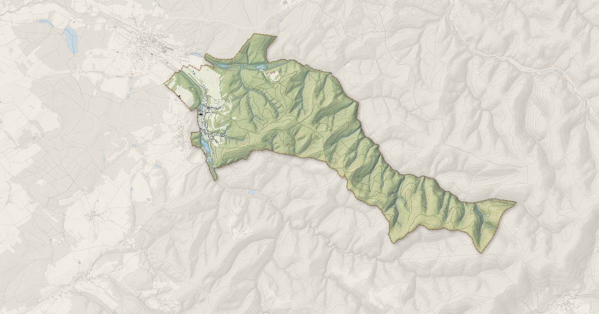 Portrait cartographique de Val-et-Châtillon : relief, eau, forêts, bâti et voies, calculés à partir des données de l'IGN