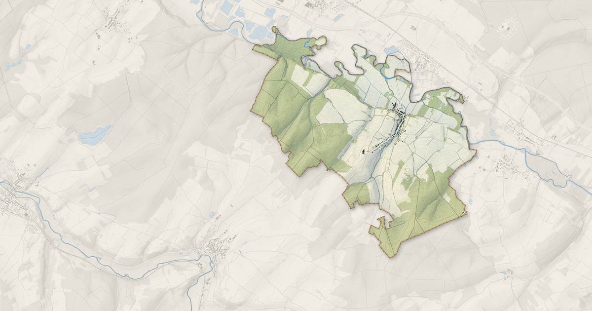 Portrait cartographique de Vathiménil : relief, eau, forêts, bâti et voies, calculés à partir des données de l'IGN
