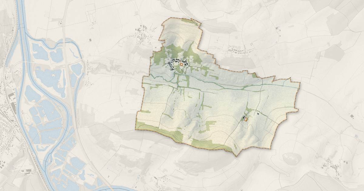 Portrait cartographique de Ville-au-Val : relief, eau, forêts, bâti et voies, calculés à partir des données de l'IGN