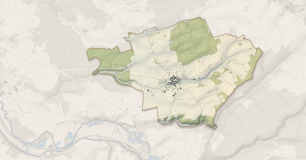 Portrait cartographique de Chardogne : relief, eau, forêts, bâti et voies, calculés à partir des données de l'IGN