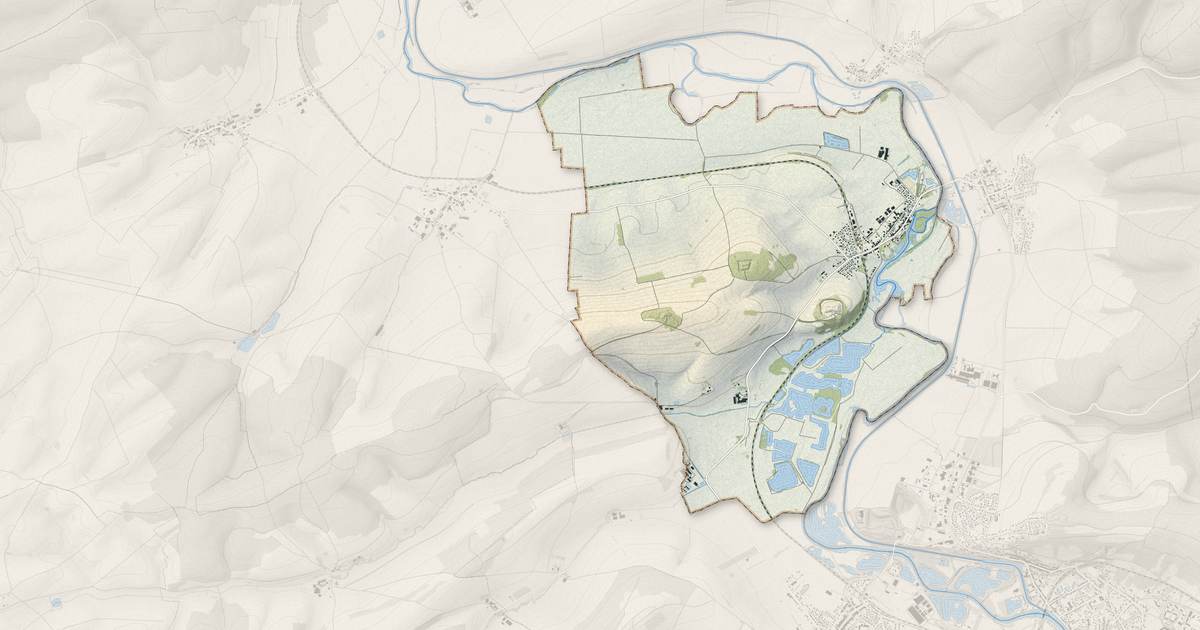 Portrait cartographique de Charny-sur-Meuse : relief, eau, forêts, bâti et voies, calculés à partir des données de l'IGN