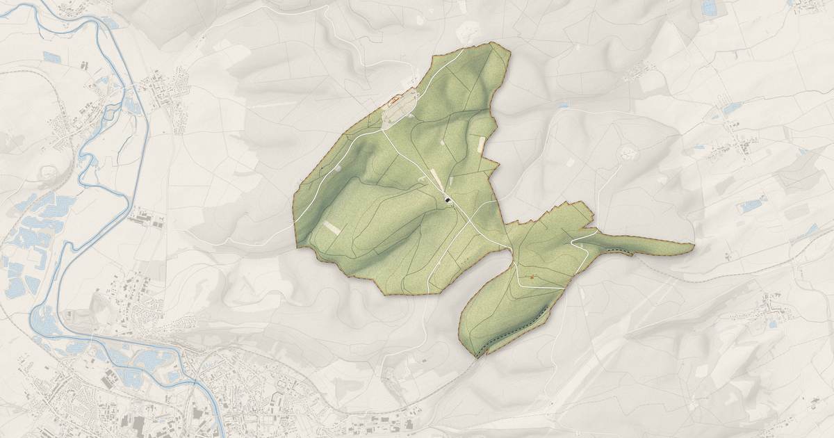 Portrait cartographique de Fleury-devant-Douaumont : relief, eau, forêts, bâti et voies, calculés à partir des données de l'IGN