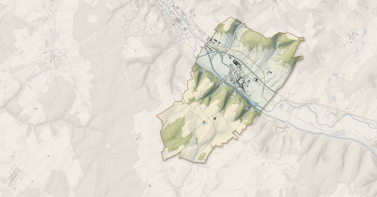Portrait cartographique de Longeville-en-Barrois : relief, eau, forêts, bâti et voies, calculés à partir des données de l'IGN