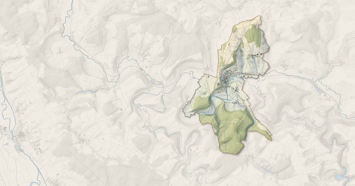 Portrait cartographique de Montmédy : relief, eau, forêts, bâti et voies, calculés à partir des données de l'IGN