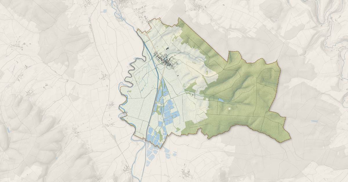 Portrait cartographique de Mouzay : relief, eau, forêts, bâti et voies, calculés à partir des données de l'IGN