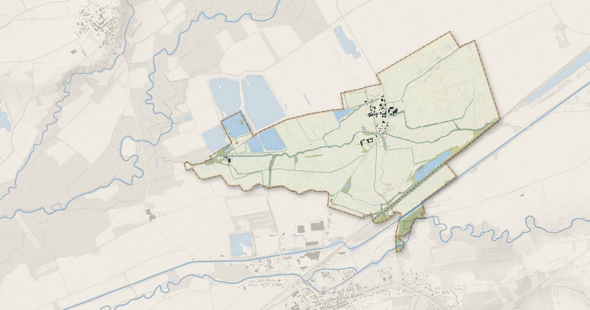 Portrait cartographique de Remennecourt : relief, eau, forêts, bâti et voies, calculés à partir des données de l'IGN
