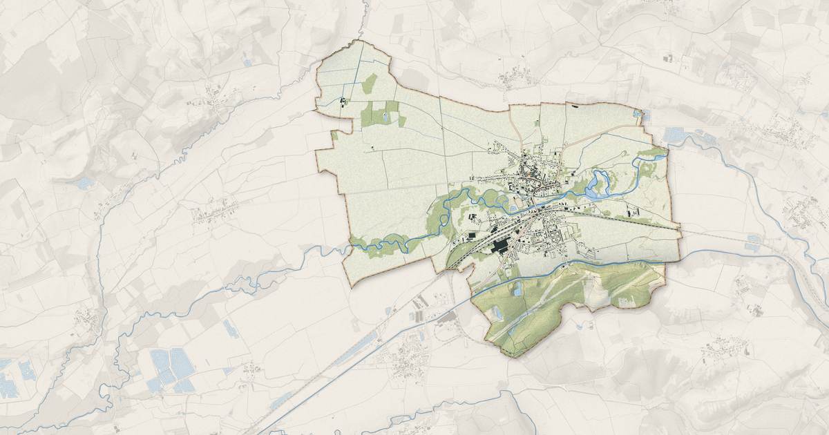 Portrait cartographique de Revigny-sur-Ornain : relief, eau, forêts, bâti et voies, calculés à partir des données de l'IGN