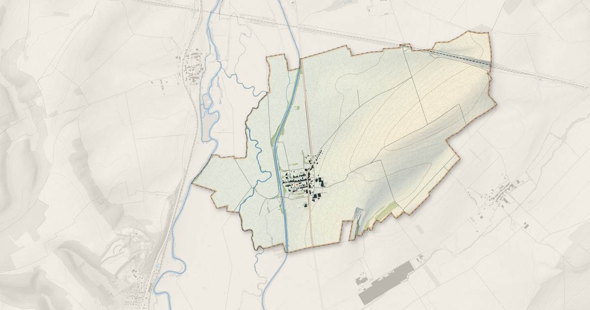 Portrait cartographique de Rouvrois-sur-Meuse : relief, eau, forêts, bâti et voies, calculés à partir des données de l'IGN