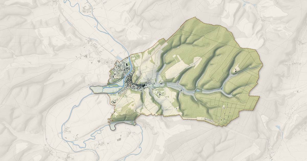 Portrait cartographique de Saint-Mihiel : relief, eau, forêts, bâti et voies, calculés à partir des données de l'IGN