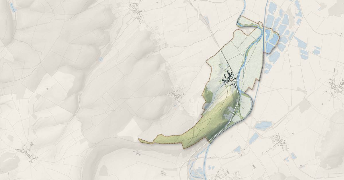 Portrait cartographique de Sassey-sur-Meuse : relief, eau, forêts, bâti et voies, calculés à partir des données de l'IGN