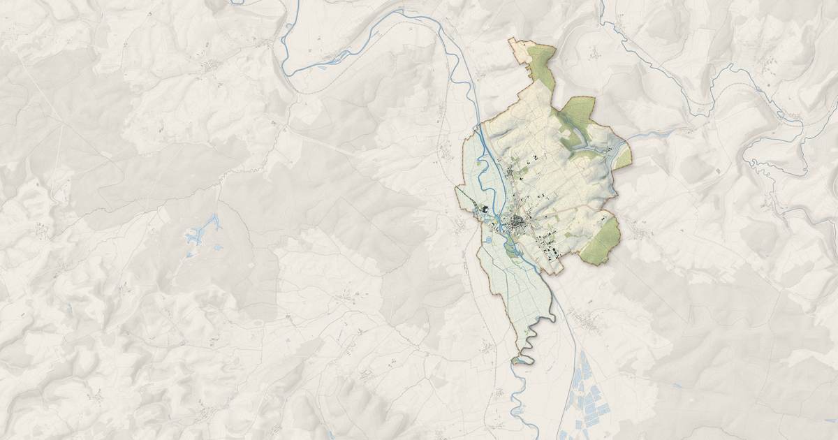 Portrait cartographique de Stenay : relief, eau, forêts, bâti et voies, calculés à partir des données de l'IGN