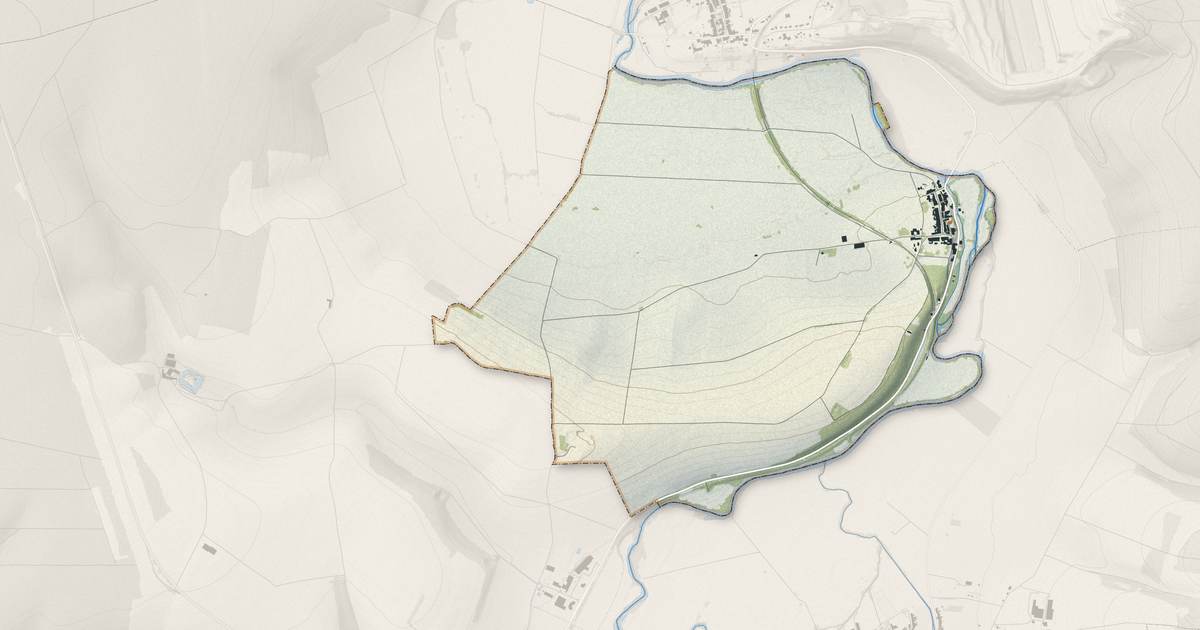 Portrait cartographique de Ugny-sur-Meuse : relief, eau, forêts, bâti et voies, calculés à partir des données de l'IGN