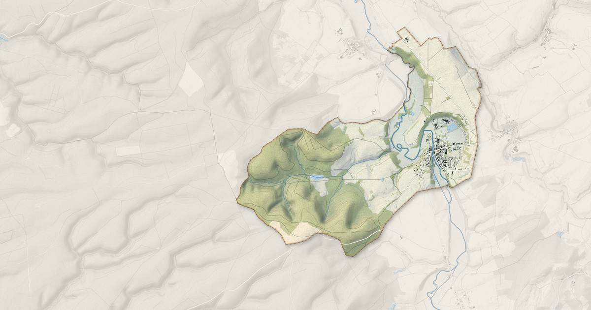 Portrait cartographique de Varennes-en-Argonne : relief, eau, forêts, bâti et voies, calculés à partir des données de l'IGN