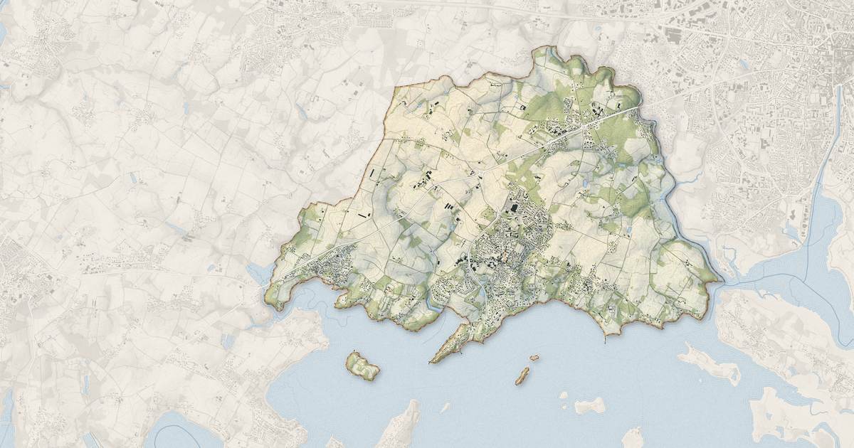 Portrait cartographique de Arradon : relief, eau, forêts, bâti et voies, calculés à partir des données de l'IGN