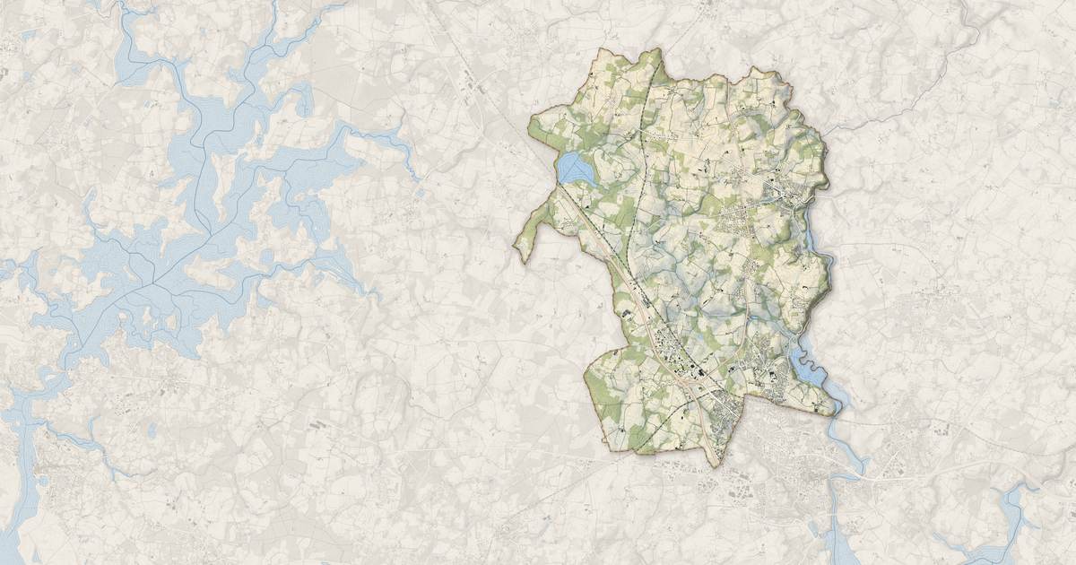 Portrait cartographique de Brech : relief, eau, forêts, bâti et voies, calculés à partir des données de l'IGN