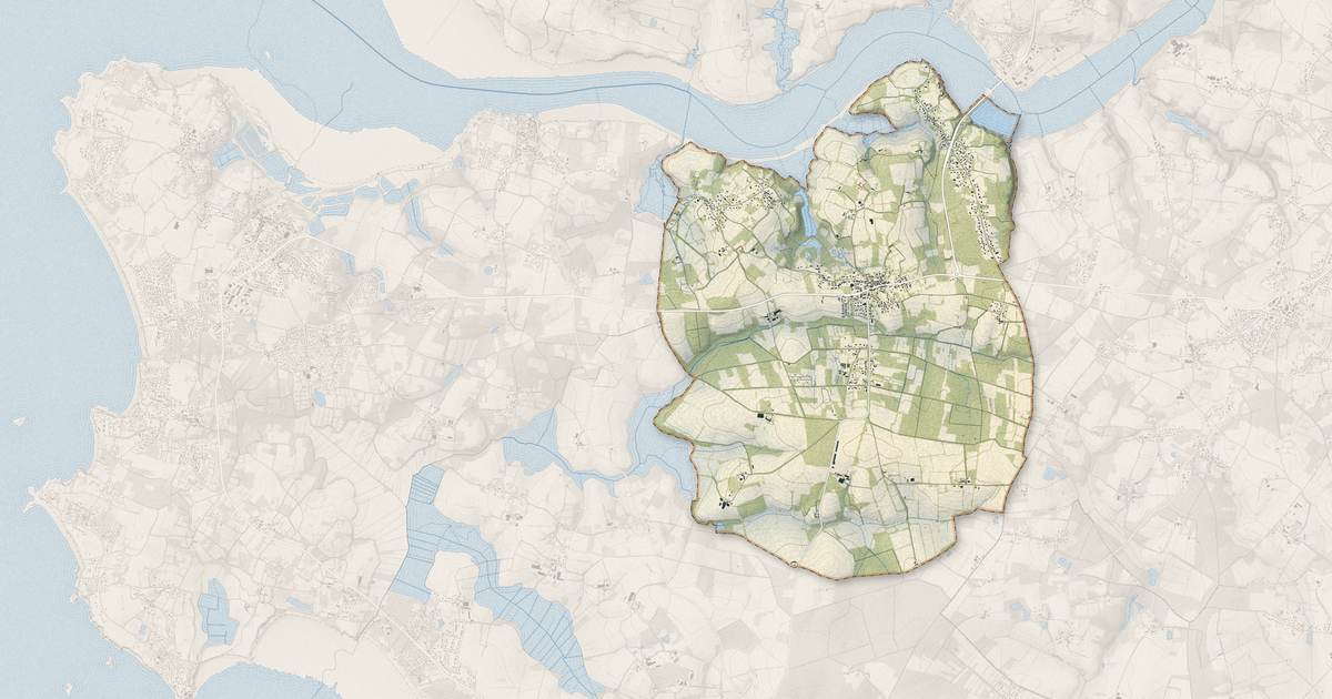 Portrait cartographique de Camoël : relief, eau, forêts, bâti et voies, calculés à partir des données de l'IGN