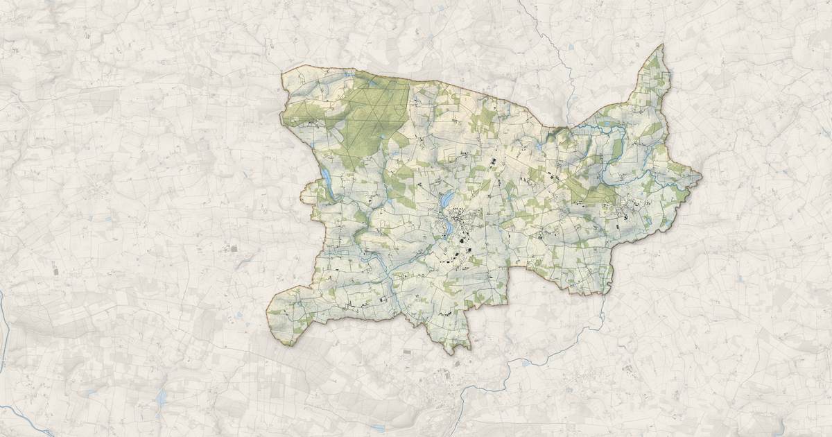Portrait cartographique de Carentoir : relief, eau, forêts, bâti et voies, calculés à partir des données de l'IGN
