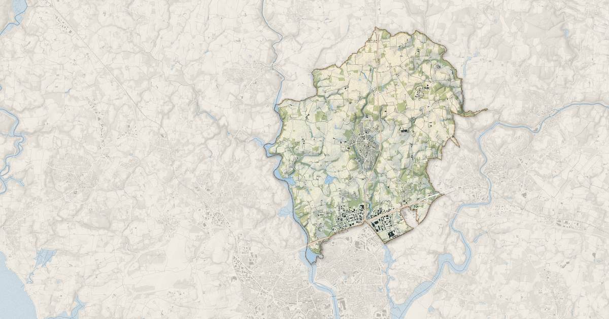 Portrait cartographique de Caudan : relief, eau, forêts, bâti et voies, calculés à partir des données de l'IGN