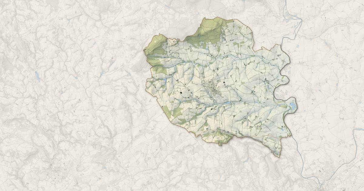 Portrait cartographique de Cléguérec : relief, eau, forêts, bâti et voies, calculés à partir des données de l'IGN