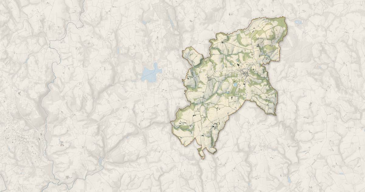 Portrait cartographique de Le Croisty : relief, eau, forêts, bâti et voies, calculés à partir des données de l'IGN