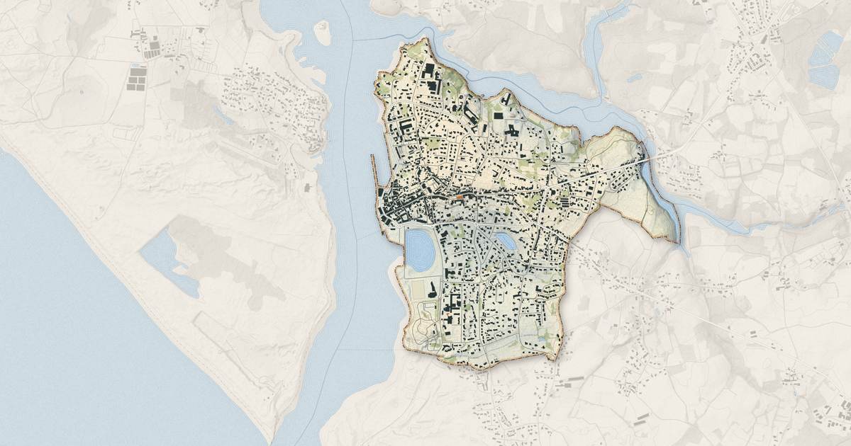 Portrait cartographique de Étel : relief, eau, forêts, bâti et voies, calculés à partir des données de l'IGN