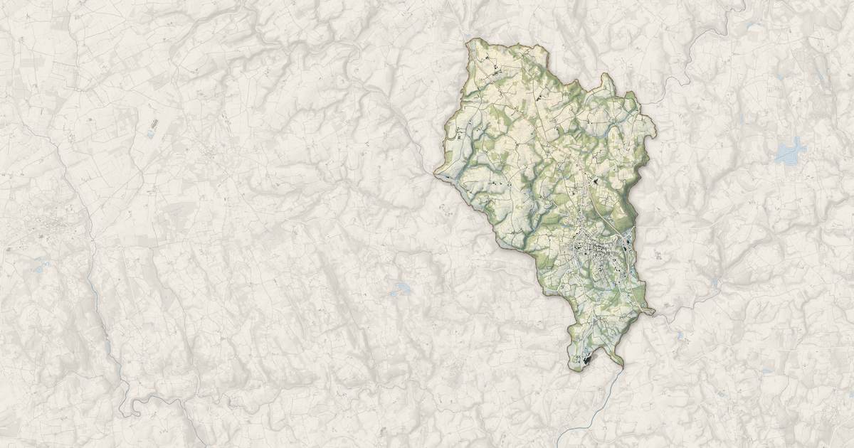 Portrait cartographique de Le Faouët : relief, eau, forêts, bâti et voies, calculés à partir des données de l'IGN