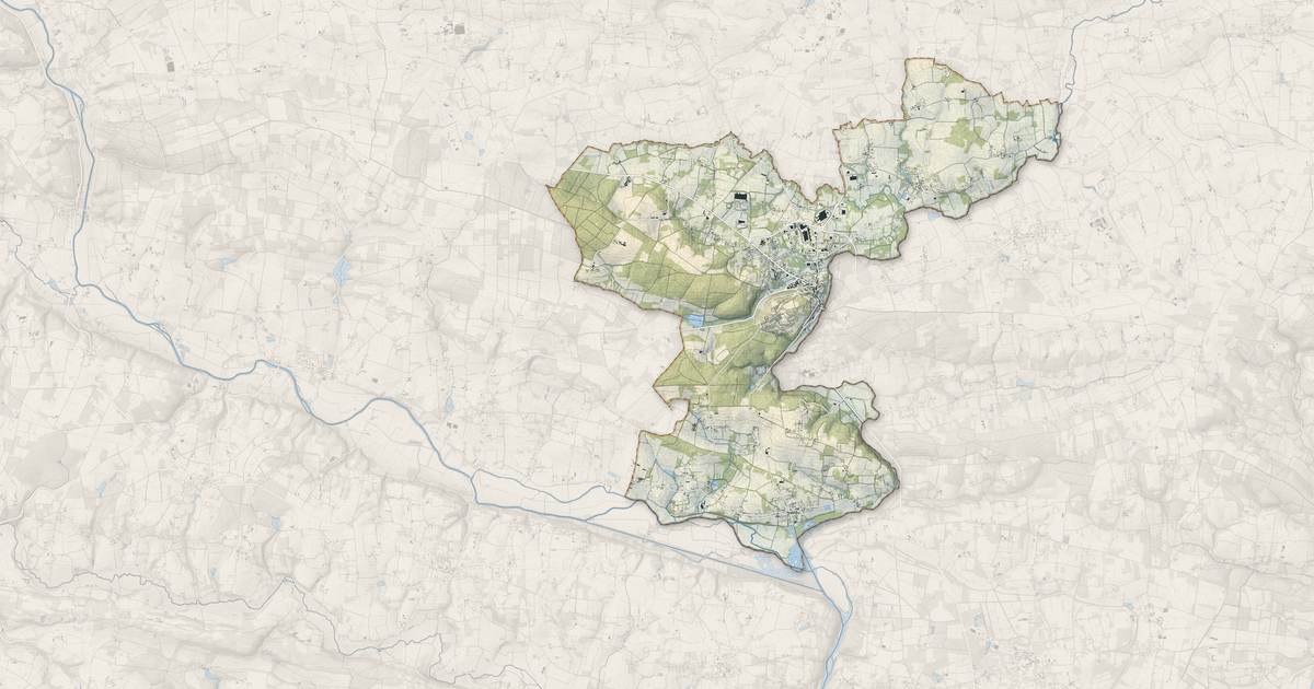 Portrait cartographique de La Gacilly : relief, eau, forêts, bâti et voies, calculés à partir des données de l'IGN