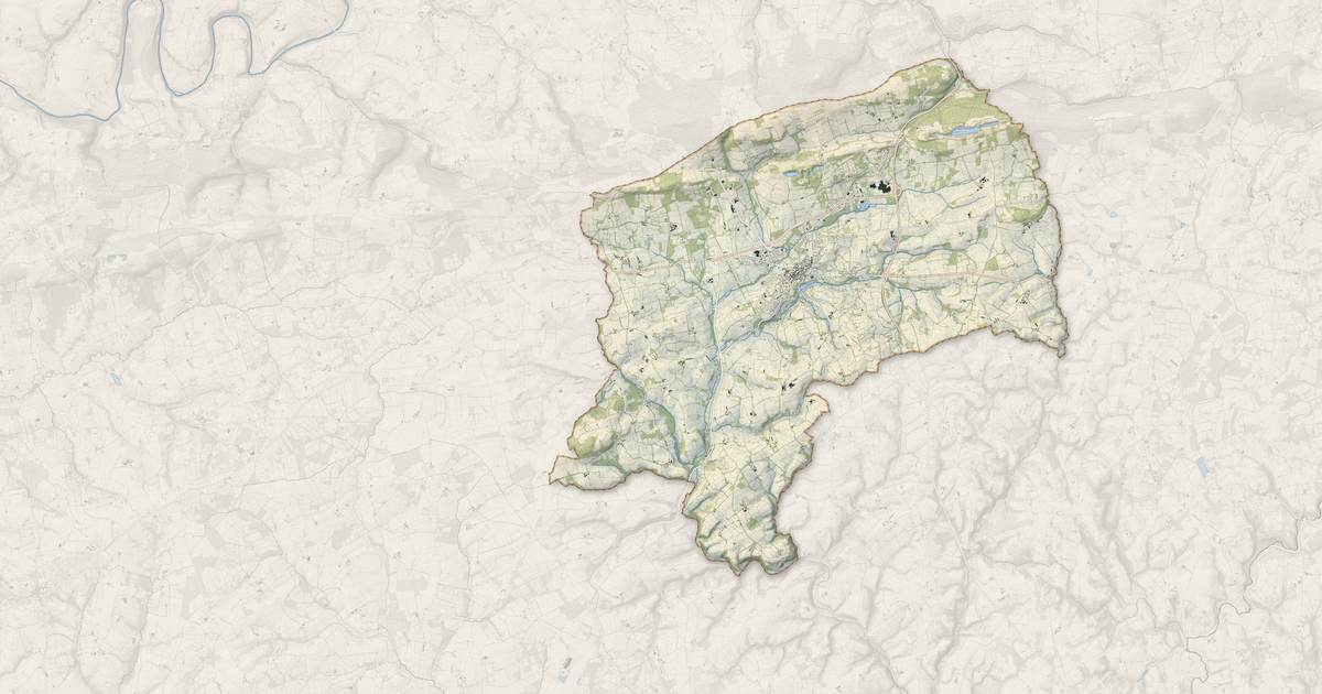 Portrait cartographique de Gourin : relief, eau, forêts, bâti et voies, calculés à partir des données de l'IGN