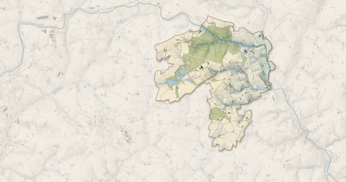 Portrait cartographique de Gueltas : relief, eau, forêts, bâti et voies, calculés à partir des données de l'IGN