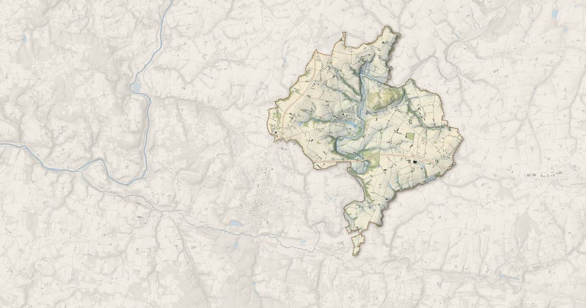 Portrait cartographique de Guénin : relief, eau, forêts, bâti et voies, calculés à partir des données de l'IGN