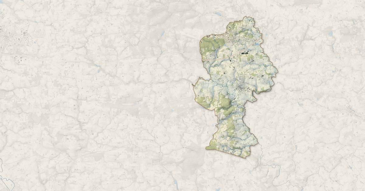 Portrait cartographique de Guer : relief, eau, forêts, bâti et voies, calculés à partir des données de l'IGN