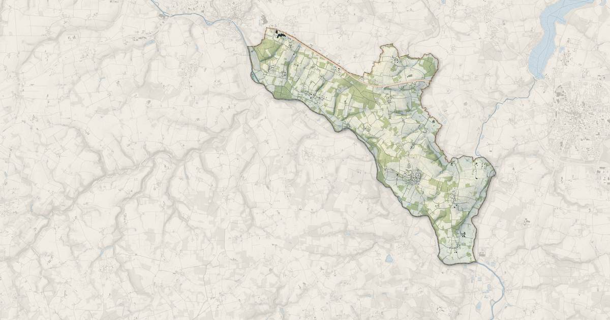 Portrait cartographique de Guillac : relief, eau, forêts, bâti et voies, calculés à partir des données de l'IGN