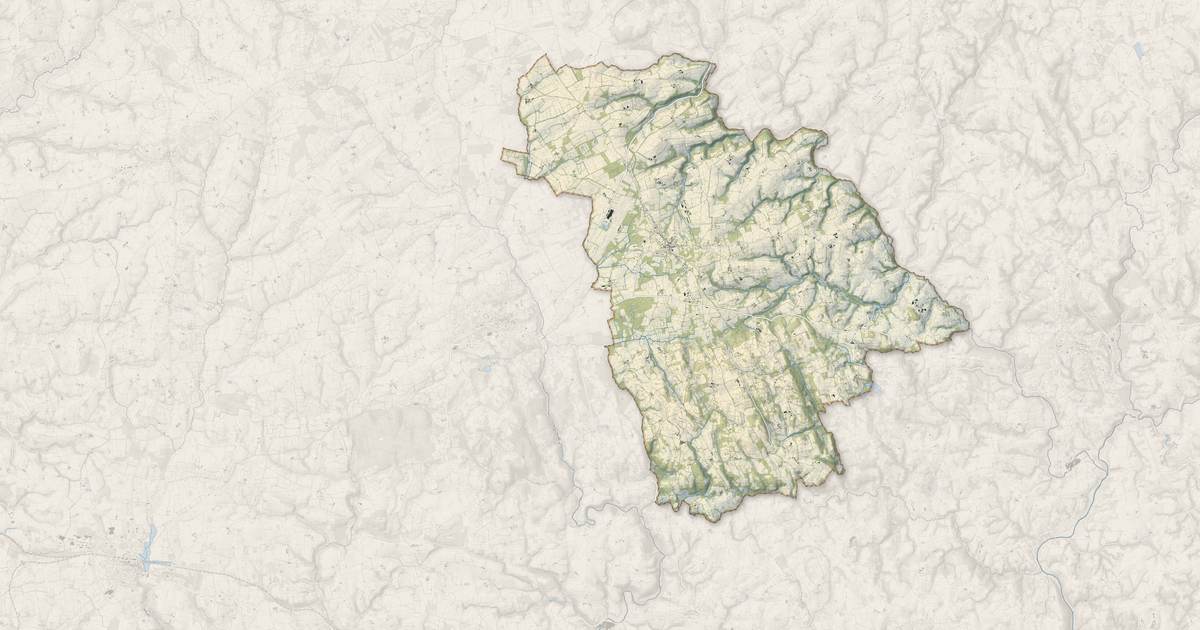 Portrait cartographique de Guiscriff : relief, eau, forêts, bâti et voies, calculés à partir des données de l'IGN