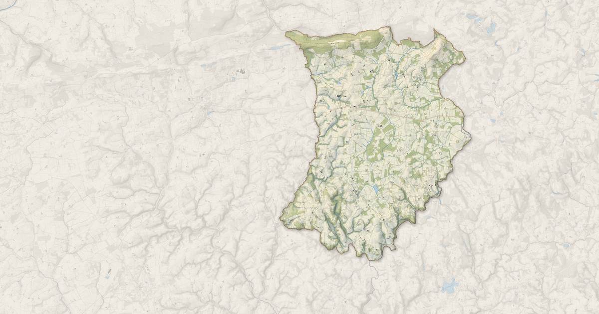 Portrait cartographique de Langonnet : relief, eau, forêts, bâti et voies, calculés à partir des données de l'IGN
