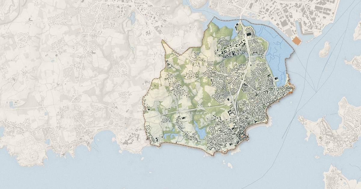 Portrait cartographique de Larmor-Plage : relief, eau, forêts, bâti et voies, calculés à partir des données de l'IGN
