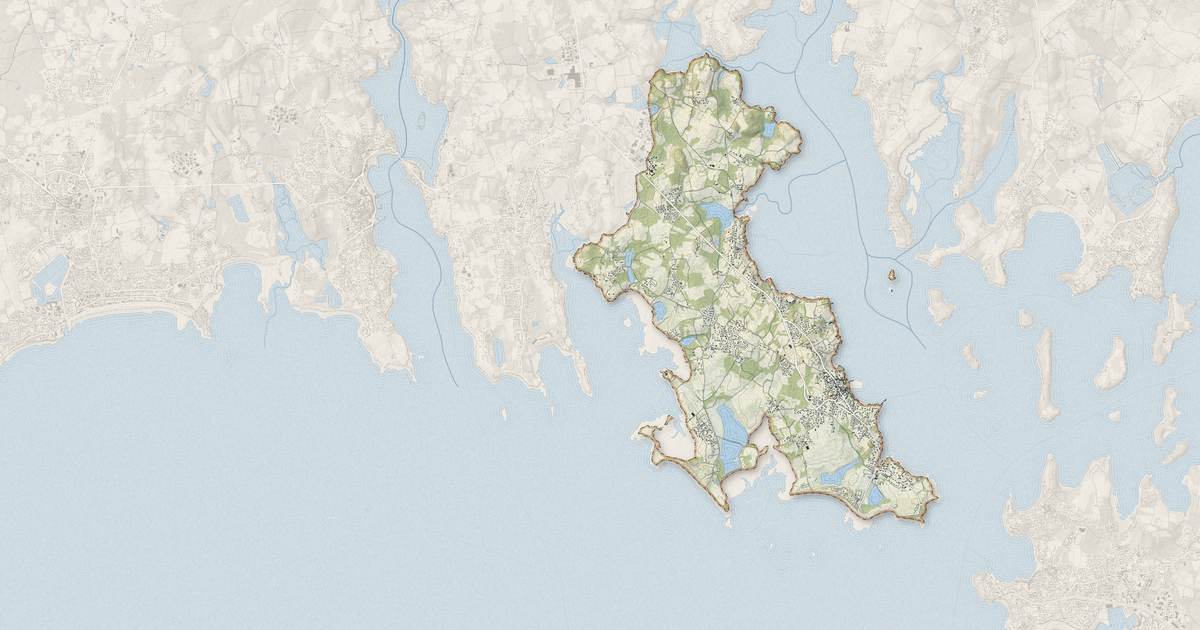 Portrait cartographique de Locmariaquer : relief, eau, forêts, bâti et voies, calculés à partir des données de l'IGN