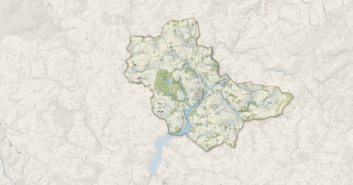 Portrait cartographique de Loyat : relief, eau, forêts, bâti et voies, calculés à partir des données de l'IGN