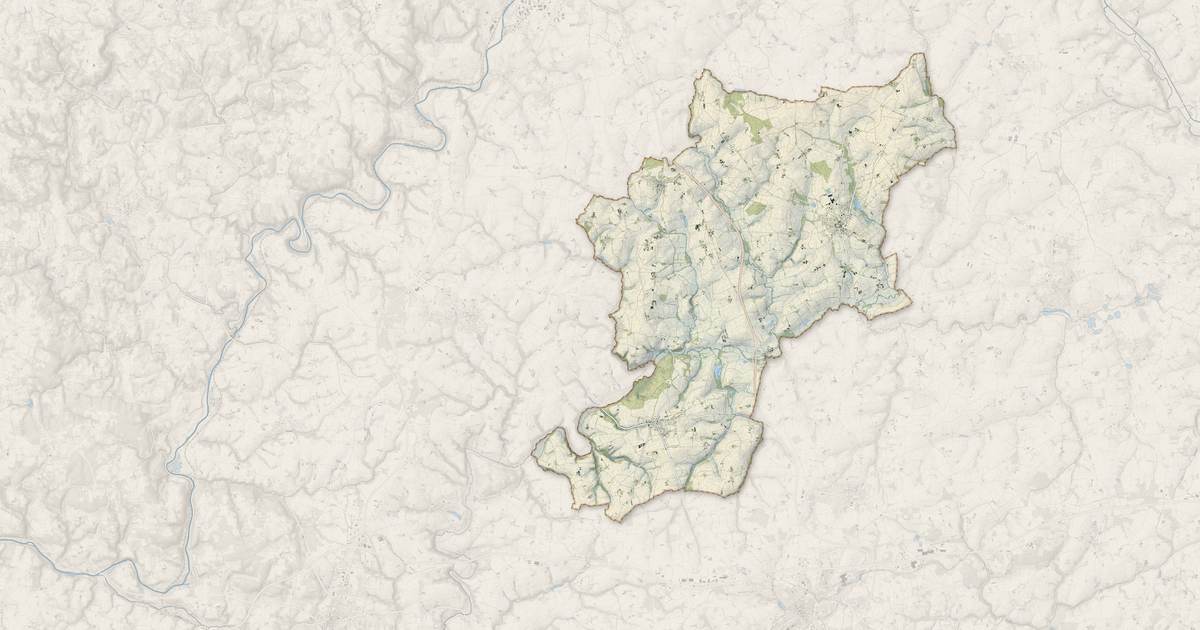 Portrait cartographique de Évellys : relief, eau, forêts, bâti et voies, calculés à partir des données de l'IGN