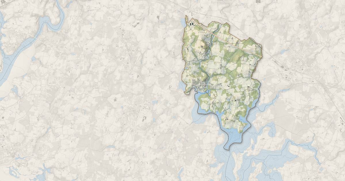Portrait cartographique de Nostang : relief, eau, forêts, bâti et voies, calculés à partir des données de l'IGN