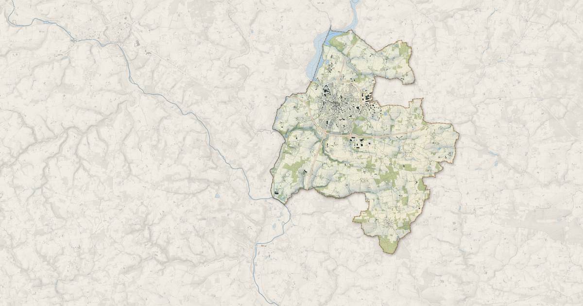 Portrait cartographique de Ploërmel : relief, eau, forêts, bâti et voies, calculés à partir des données de l'IGN