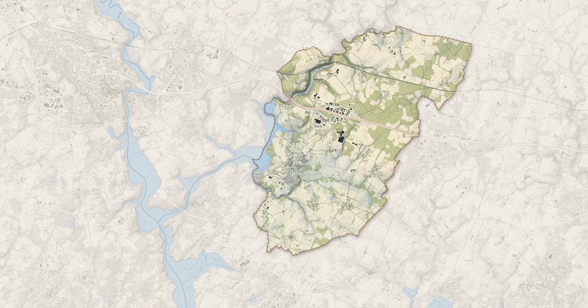 Portrait cartographique de Plougoumelen : relief, eau, forêts, bâti et voies, calculés à partir des données de l'IGN
