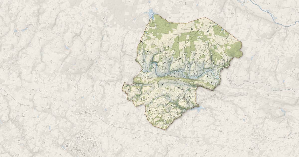 Portrait cartographique de Pluherlin : relief, eau, forêts, bâti et voies, calculés à partir des données de l'IGN