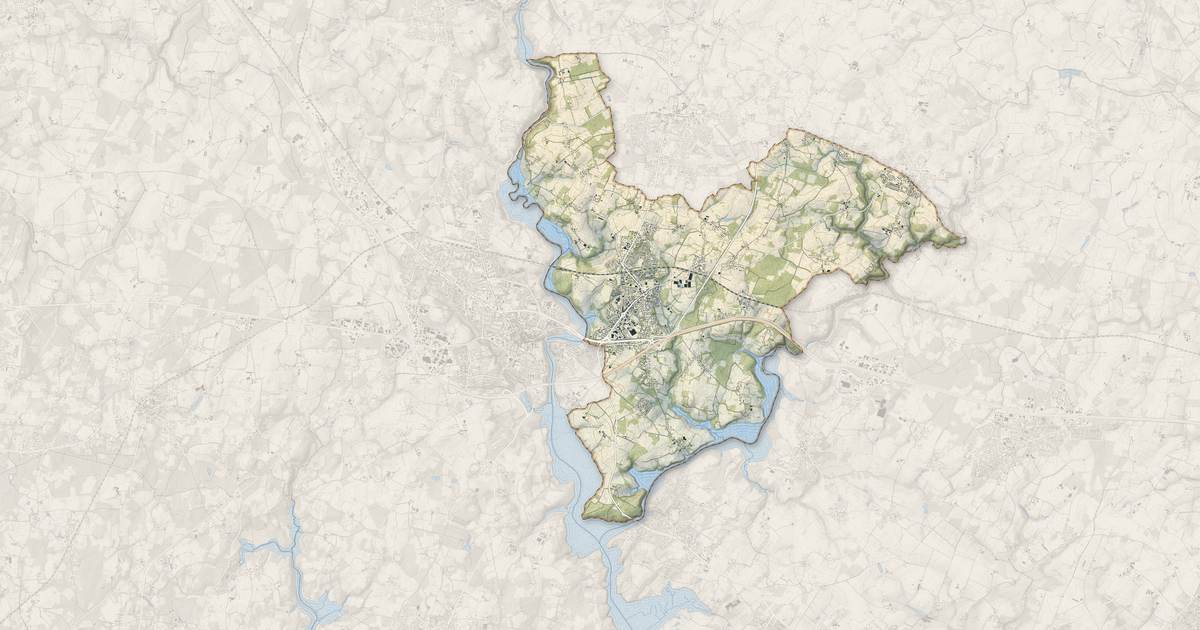 Portrait cartographique de Pluneret : relief, eau, forêts, bâti et voies, calculés à partir des données de l'IGN
