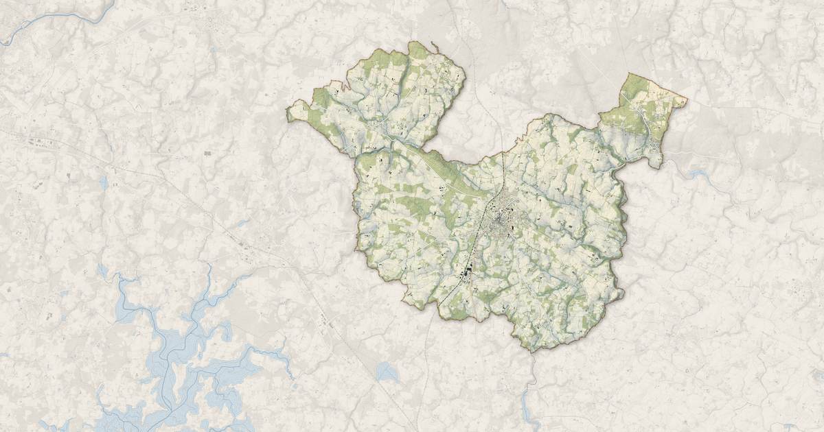 Portrait cartographique de Pluvigner : relief, eau, forêts, bâti et voies, calculés à partir des données de l'IGN